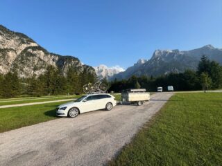 Montáž na speciálně upravený přívěs⛺️

Cesta do Alp a Superb III se speciálně upraveným přívěsem - parádní setup😍