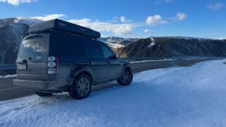 ☃️ Transalpina na podzim?🔥

📸 Fotky od našeho klienta, který vyrazil na rumunskou Transalpinu s Discovery 4 a autostanem Marmotte s nezávislým topením. 

⛰️ Probouzení nad mraky, večery tam, kde jiní jen zastaví na fotku.
🏕️ Marmotte zvládl hory na jedničku.

Takhle má vypadat cestování na divoko. Kdo z vás tam už byl? ❤️🗺️ 

#discovery #marmotte #transalpina #adventure #rooftoptent